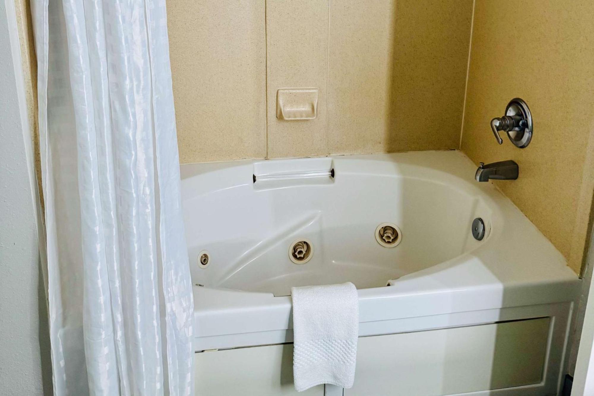 Hotel Clarion Pointe Albemarle Exteriér fotografie
