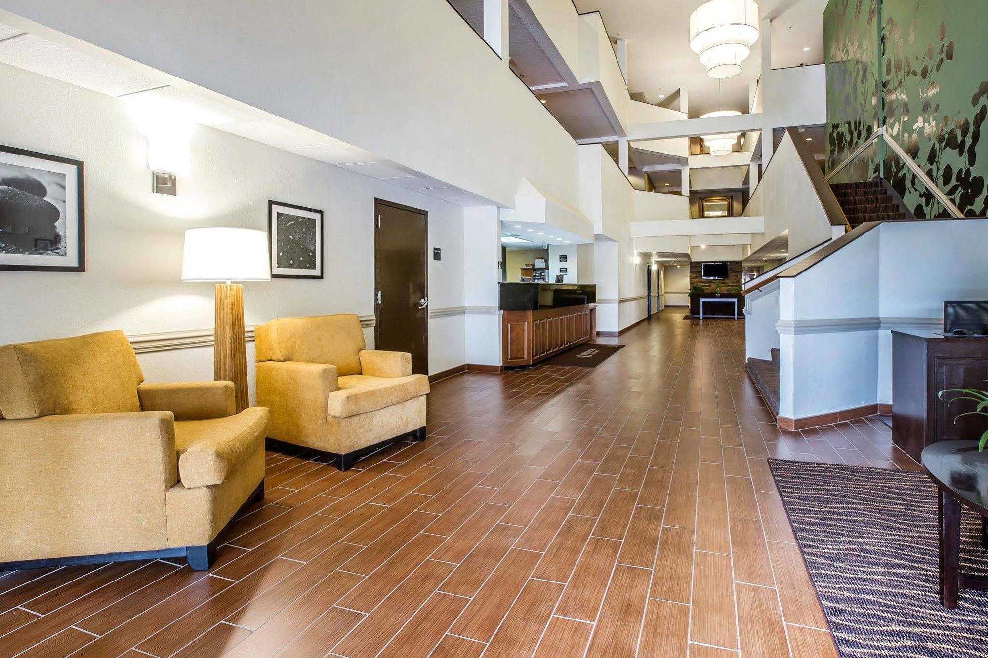 Hotel Clarion Pointe Albemarle Exteriér fotografie